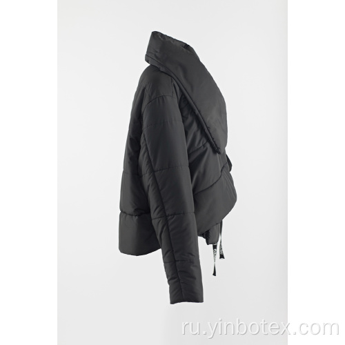 короткое черное набивное пальто с большим воротником